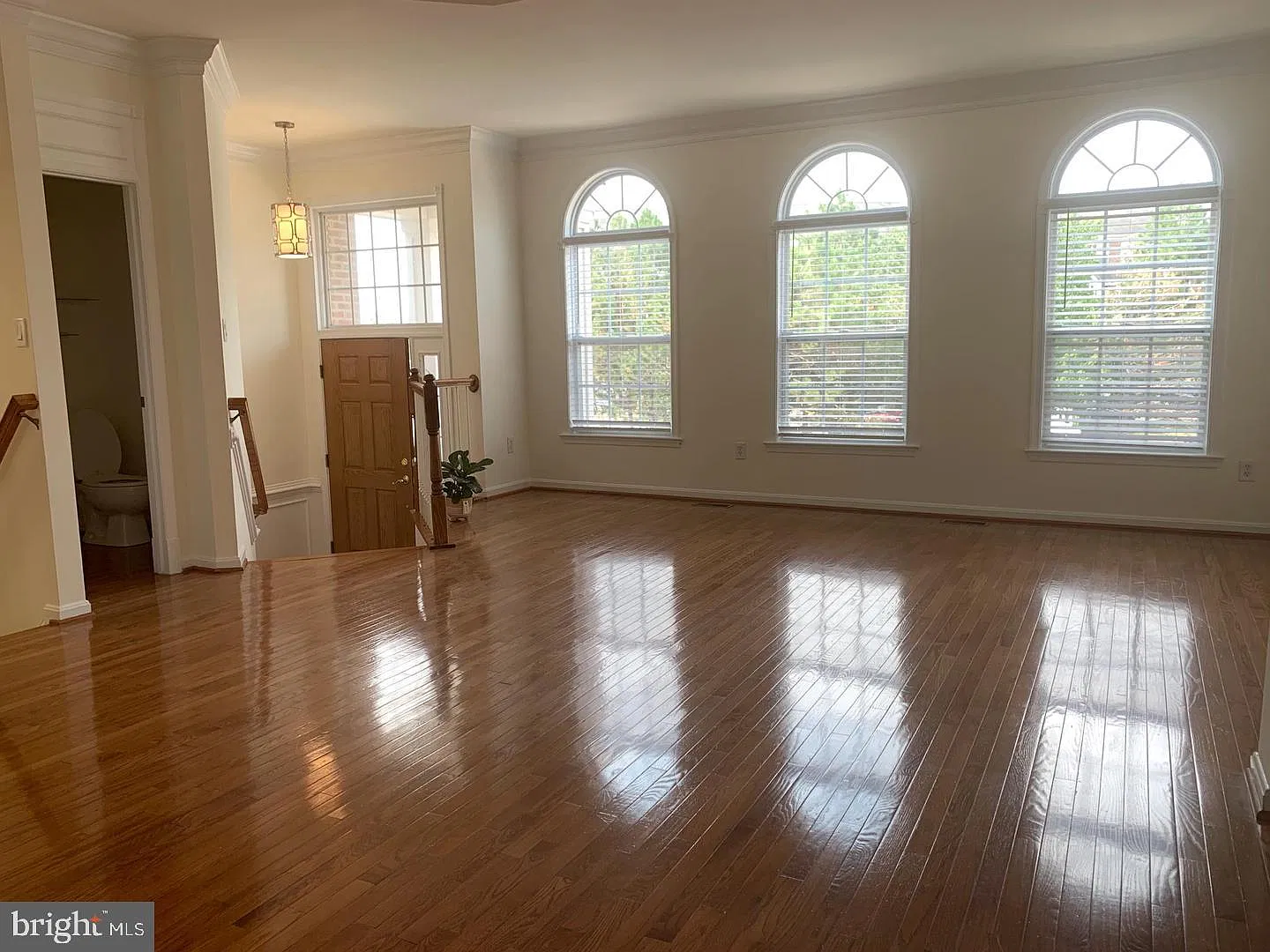 3 bed, 3.5 bath, 2376 sqft, $3,385 — Photo 4