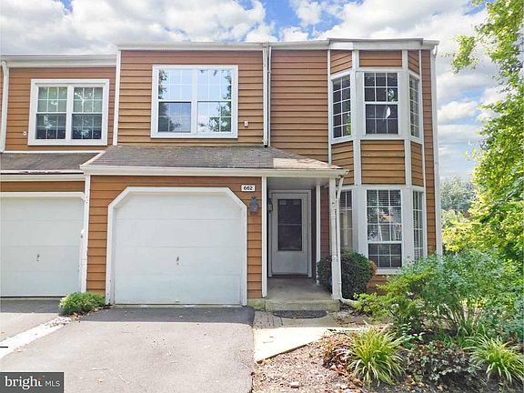 5th image of 662 Danbury Ct
