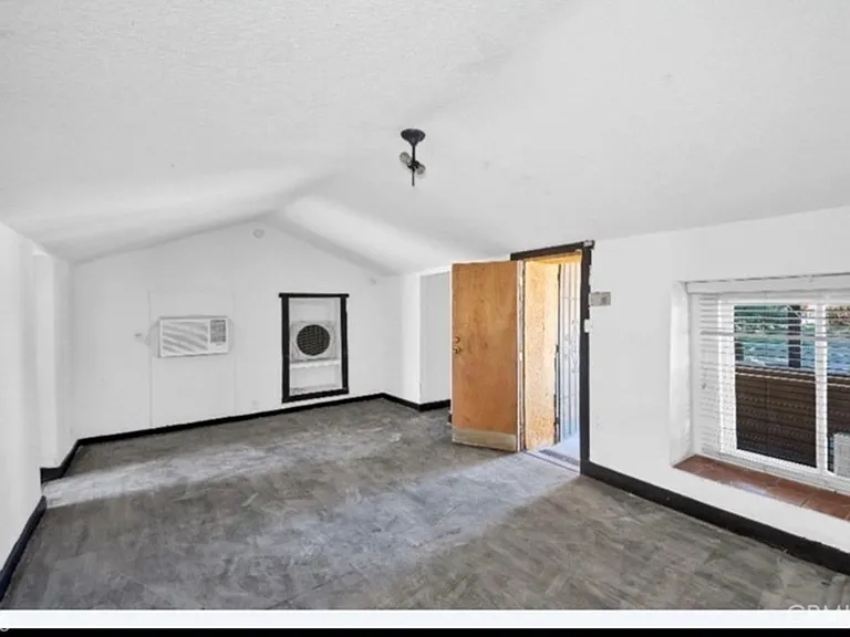 82481 Valencia Ave — Photo 8