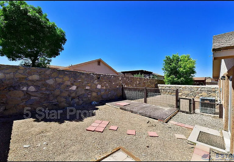 12976 Enrique Gomez Ln — Photo 45