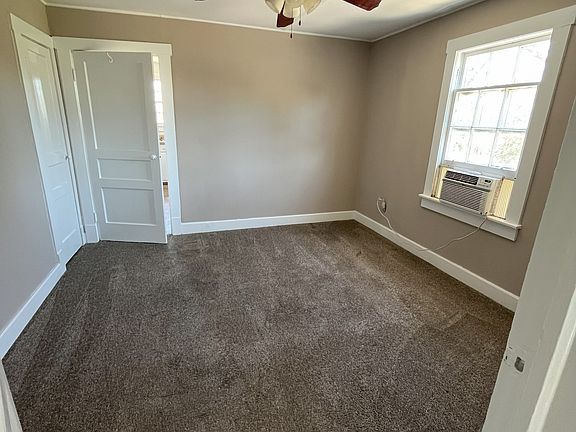 3rd image of 502 W Kingwood Dr #2