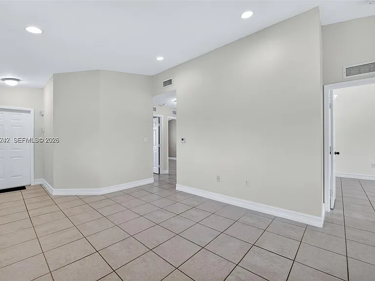 2721 SE 12th Pl #206 — Photo 8