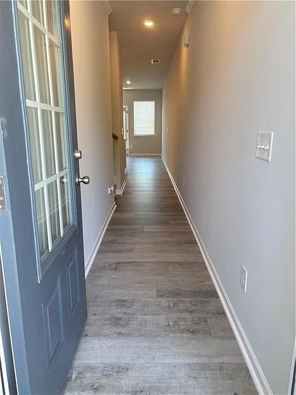 3 bed, 3.0 bath, 1761 sqft, $2,150 — Photo 2