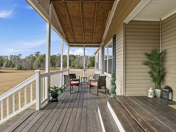 4th image of 952 SW Galilee Loop