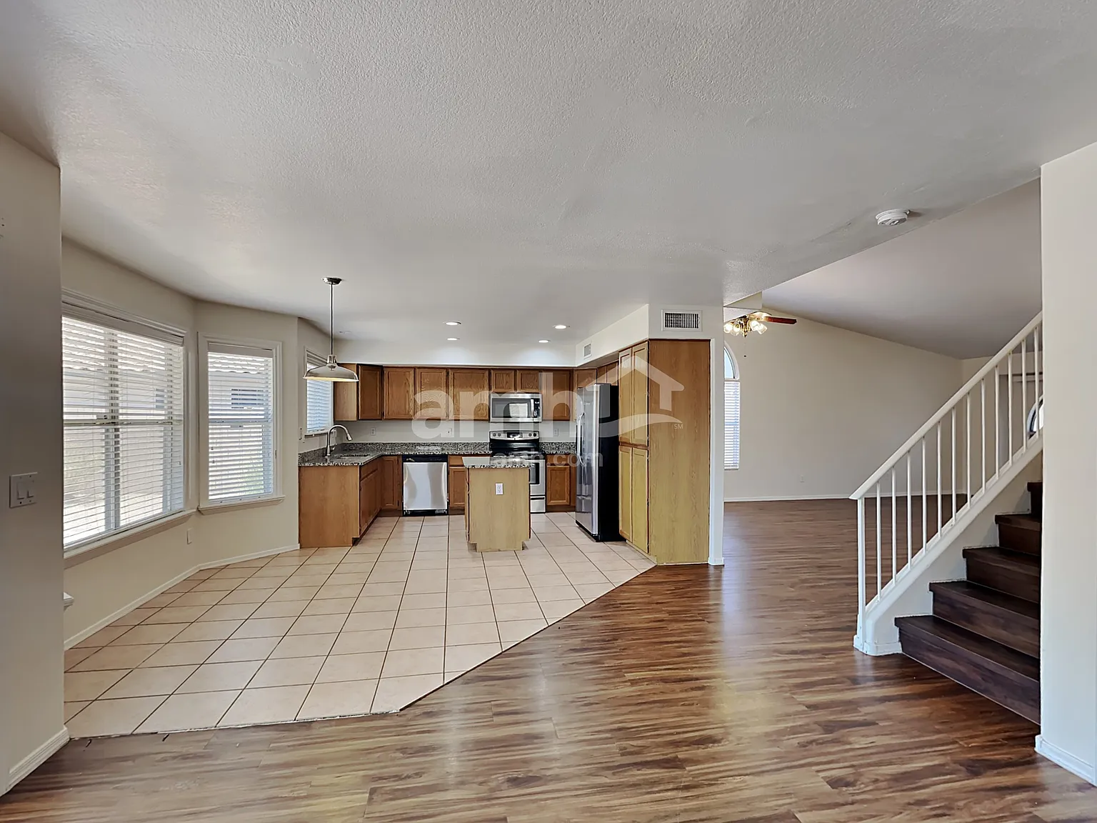 4 bed, 2.5 bath, 2345 sqft, $2,320 — Photo 4