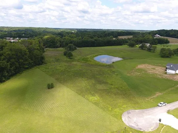 23 Gallant Fox Dr, Troy, MO 63379