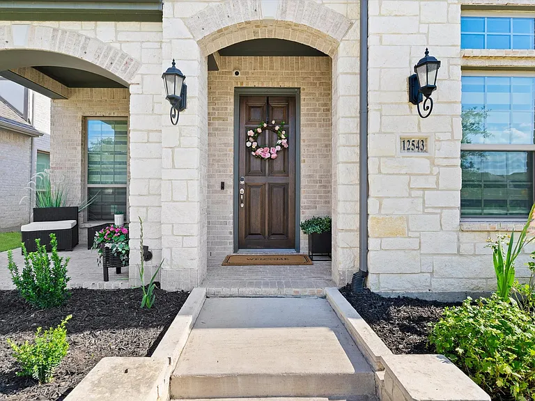 12543 Mercer Pkwy — Photo 3