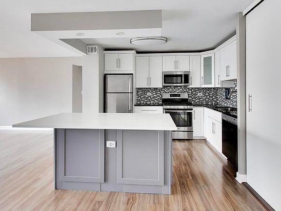 5th image of 850 N Dewitt Pl APT 20A