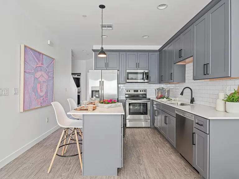 Earll 6 Townhomes — Photo 2