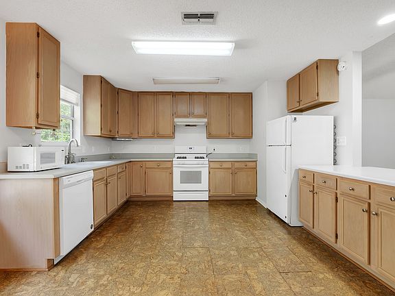 3rd image of 1940 Maymeadow Ln