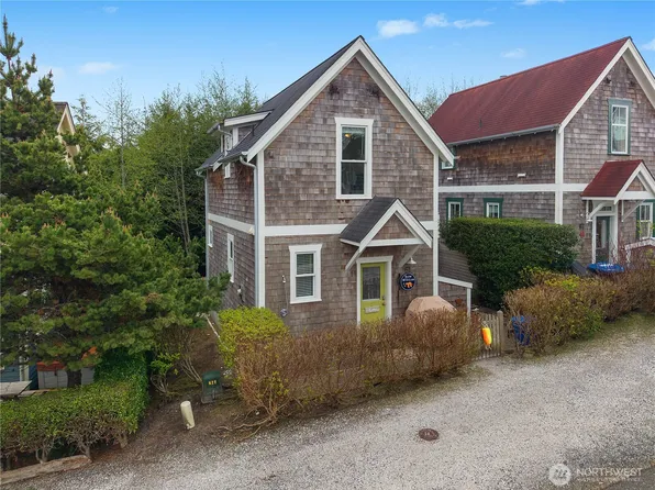 61 Lily Lane, Pacific Beach, WA 98571