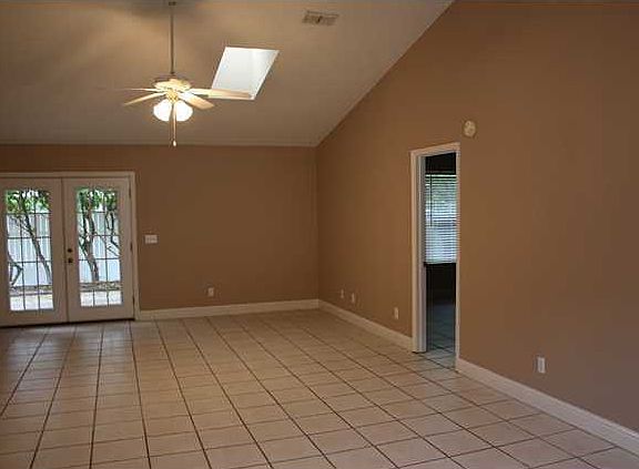 4th image of 901 Pelican Pl