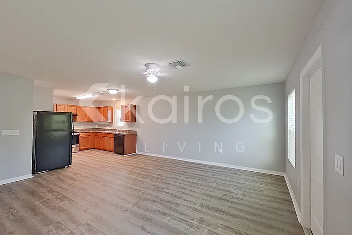 3 bed, 2.0 bath, 1200 sqft, $1,745 — Photo 4