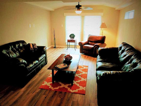 3rd image of 1010 Canal E