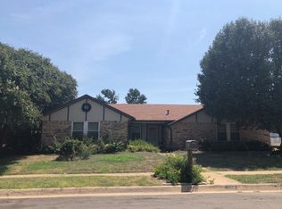 1208 Meadowview Dr, Euless, TX 76039