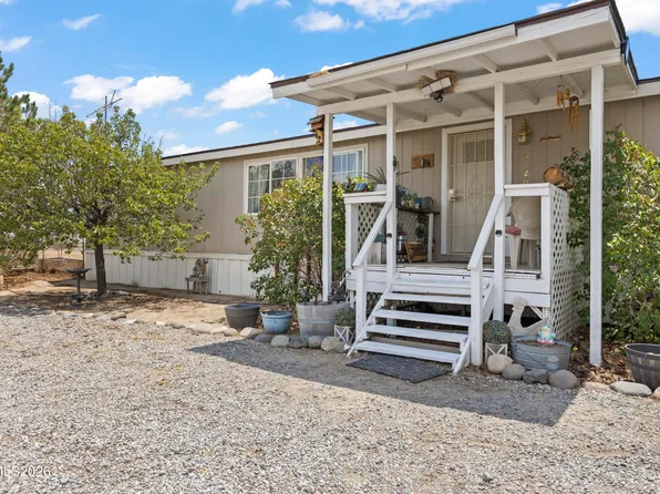 5020 White Oak Dr, Silver Springs, NV 89429