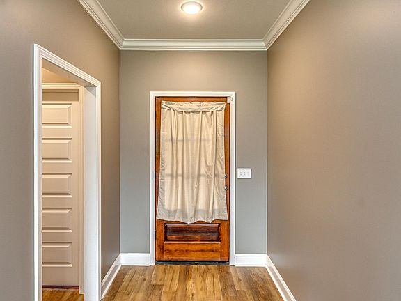 2nd image of 105 Beechwood Cir