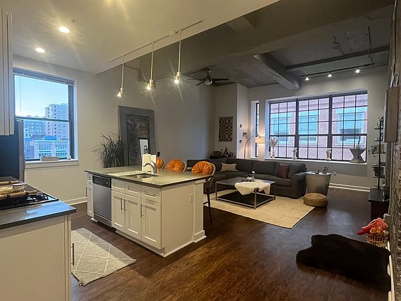 3rd image of 909 Penn Ave #8cec81078