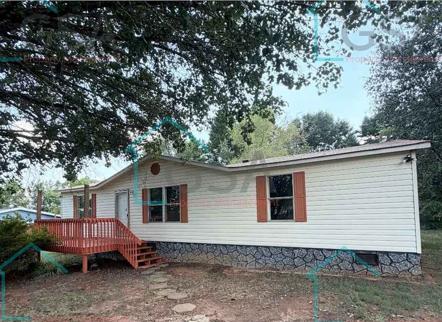 3 bed, $1,250 — Photo 1