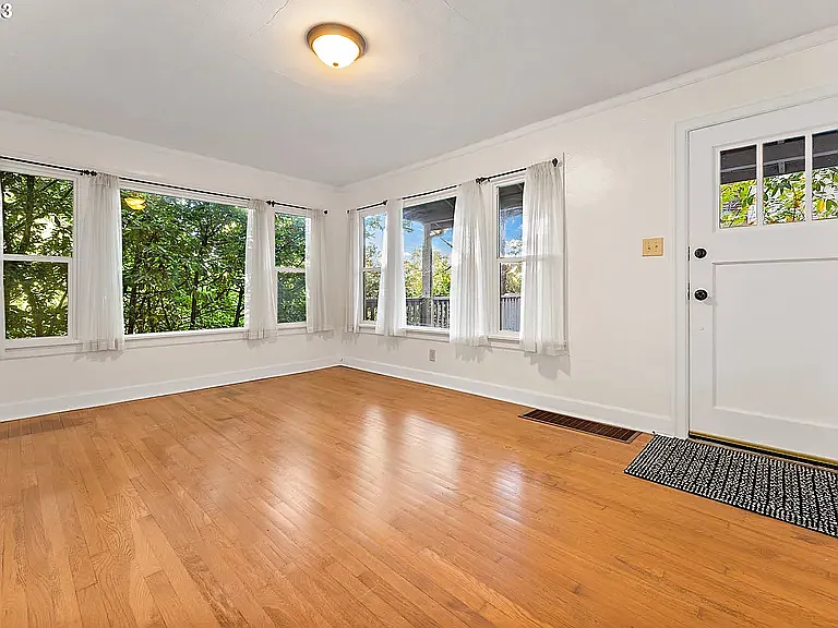 3944 SW Condor Ave — Photo 5
