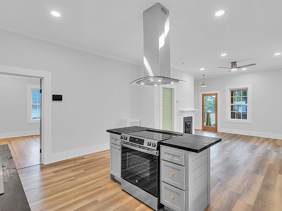 4th image of 289 Werts St