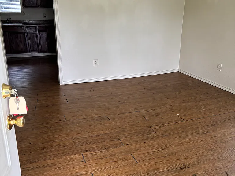 404 Wood St — Photo 3