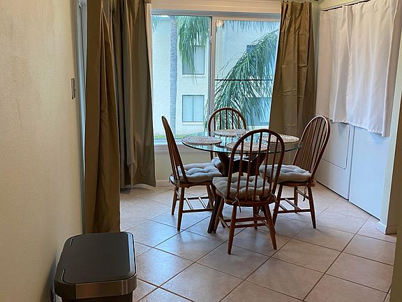 Dine in Kitchen