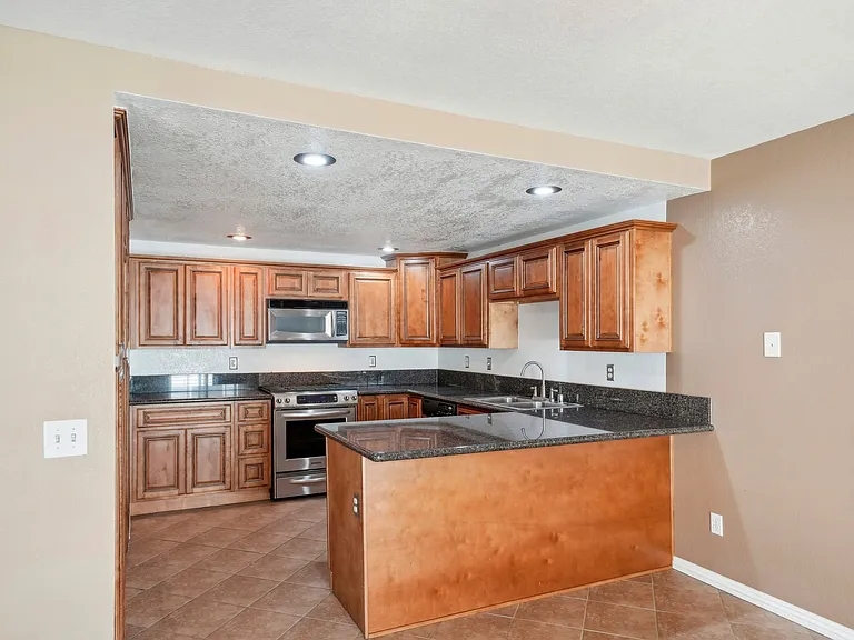 8385 Western Trail Pl #B — Photo 7