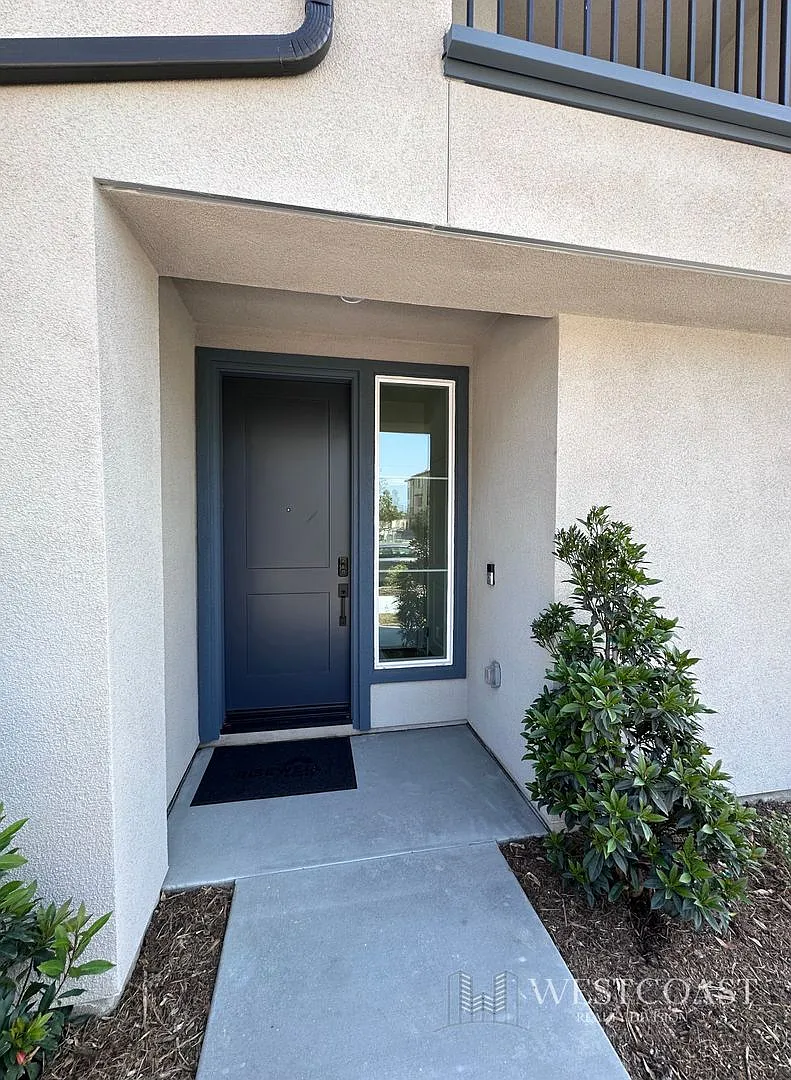 Modern Eastvale Home with Solar, EV Battery Backup & Resort-Style HOA Amenities — Photo 3