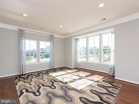 3rd image of 607 Fox River Hills Way
