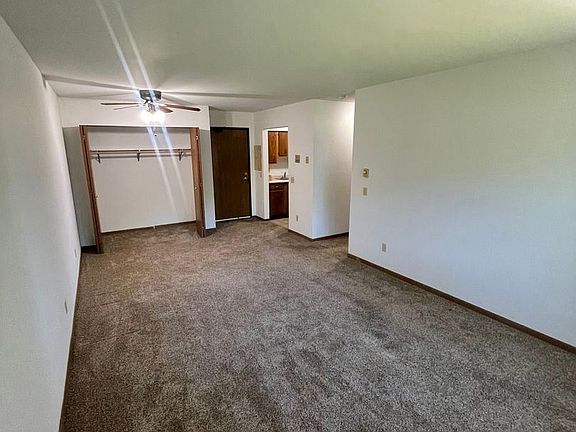 2nd image of 130 Burritt Avenue Parkwood Gln #4