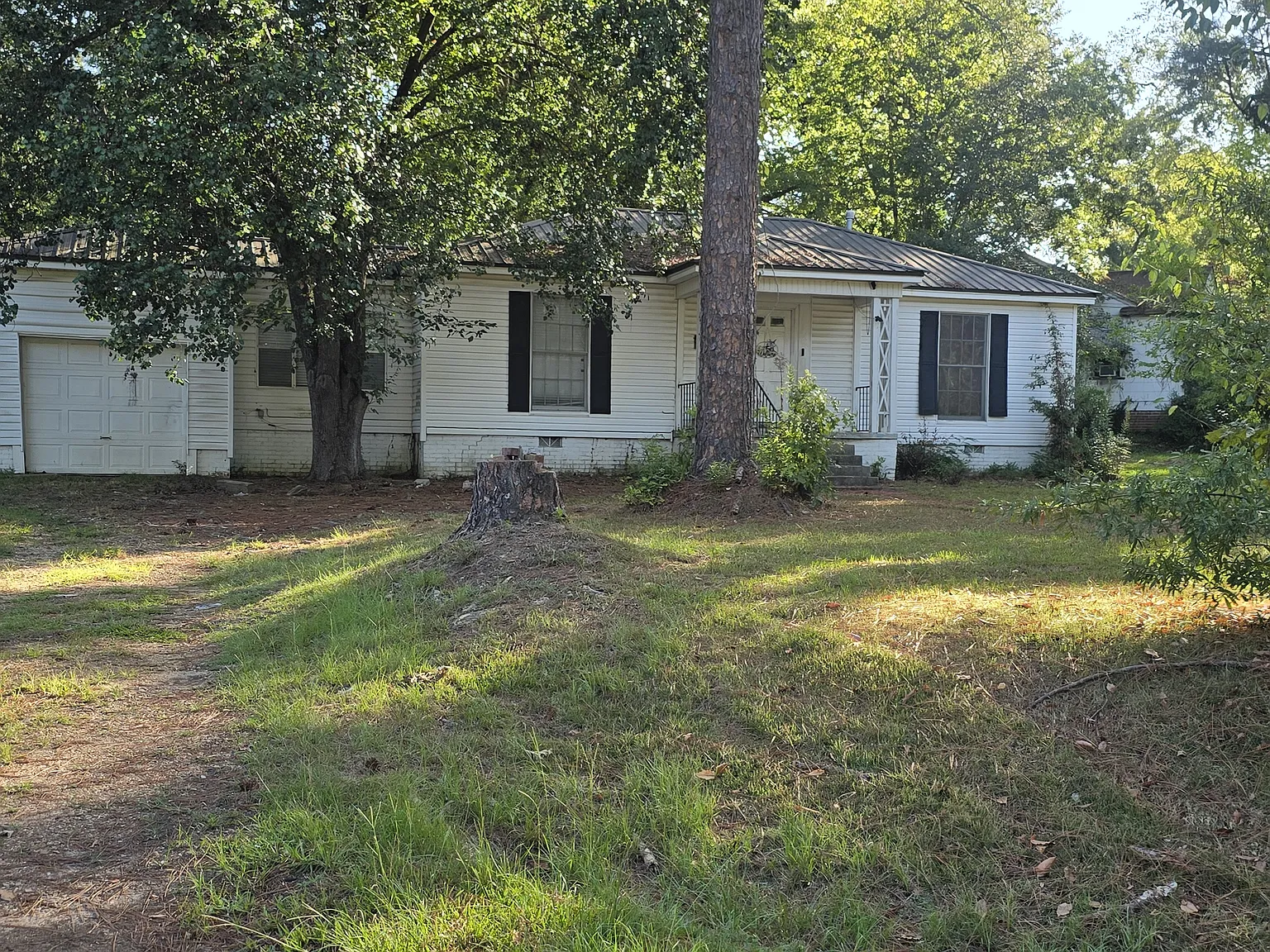 3 bed, 1.5 bath, 1380 sqft, $1,100 — Photo 1