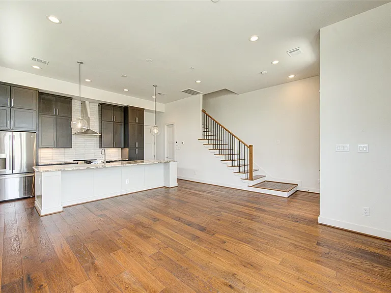 2418 Gray St — Photo 15