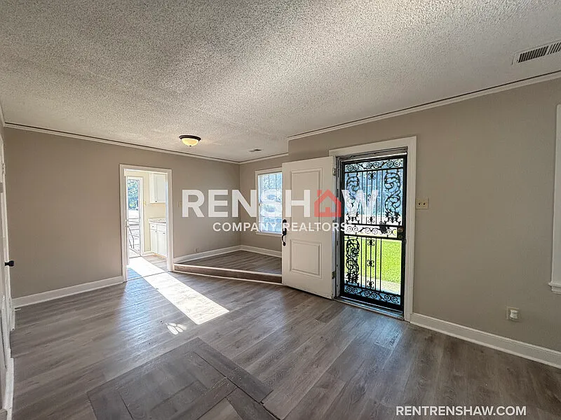 2 bed, 1.0 bath, 1332 sqft, $1,150 — Photo 3