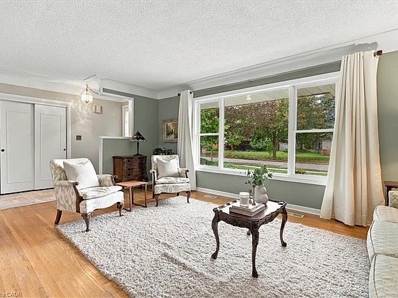 3rd image of 381 Union Blvd
