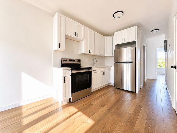 2nd image of 815 Willoughby Ave #3F