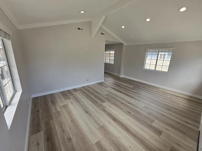 10303 Arminta St — Photo 38