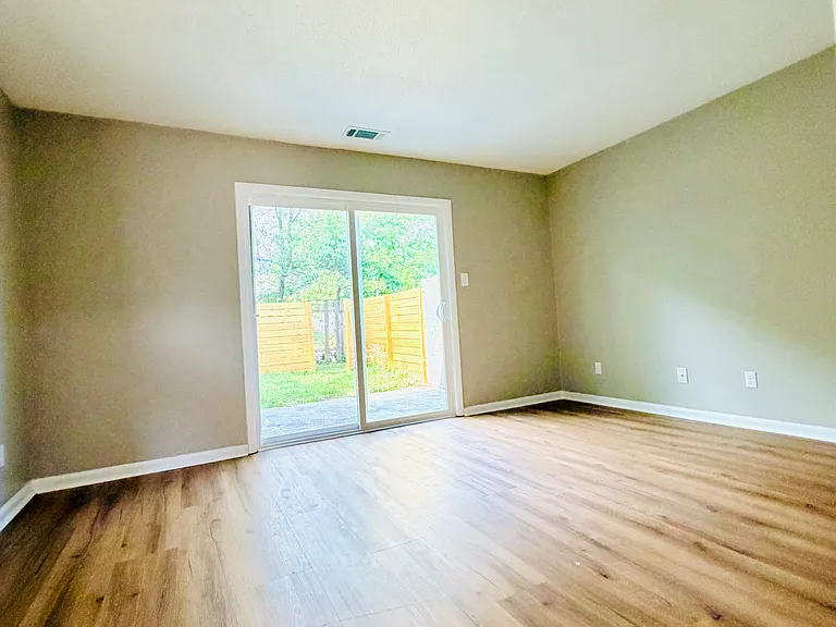 6 Almond Ct #5C — Photo 5