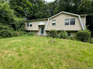 20 Mill Pond Rd, Hamden, CT 06514