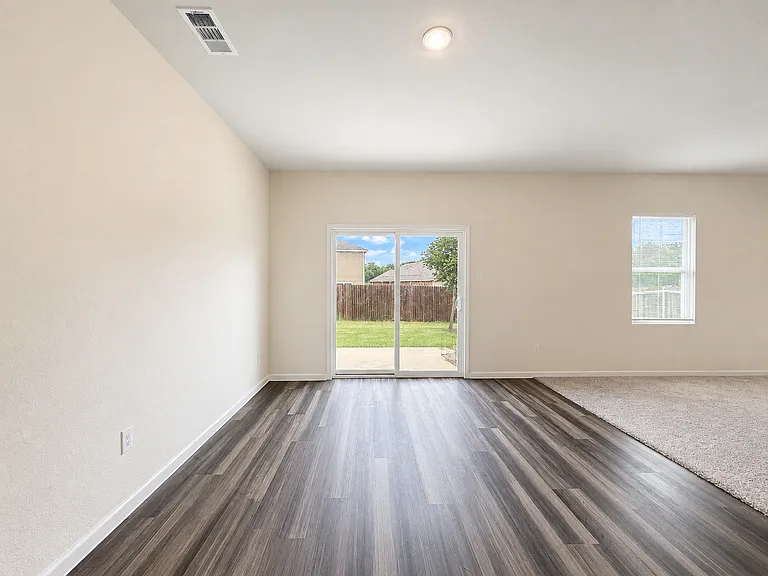715 Wellington Dr — Photo 7
