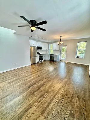 Rented by Venezia Realty Group LLC | media 4