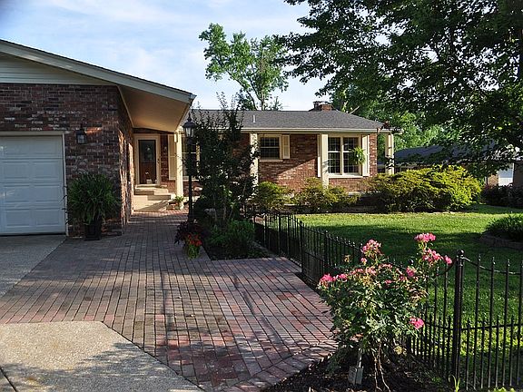 2nd image of 1210 Hemlock Dr