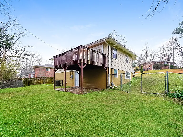 748 Barclay Ln — Photo 24