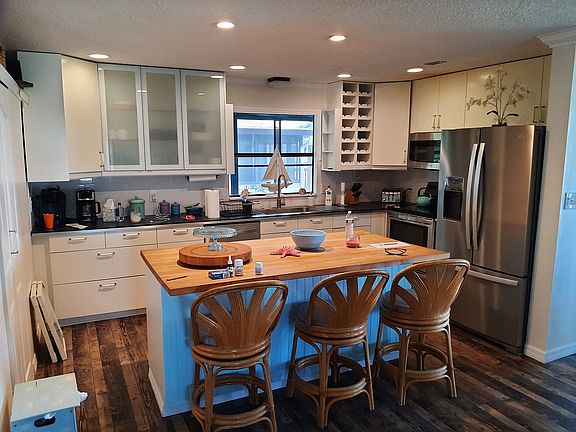 3rd image of 285 Golden Bay Blvd