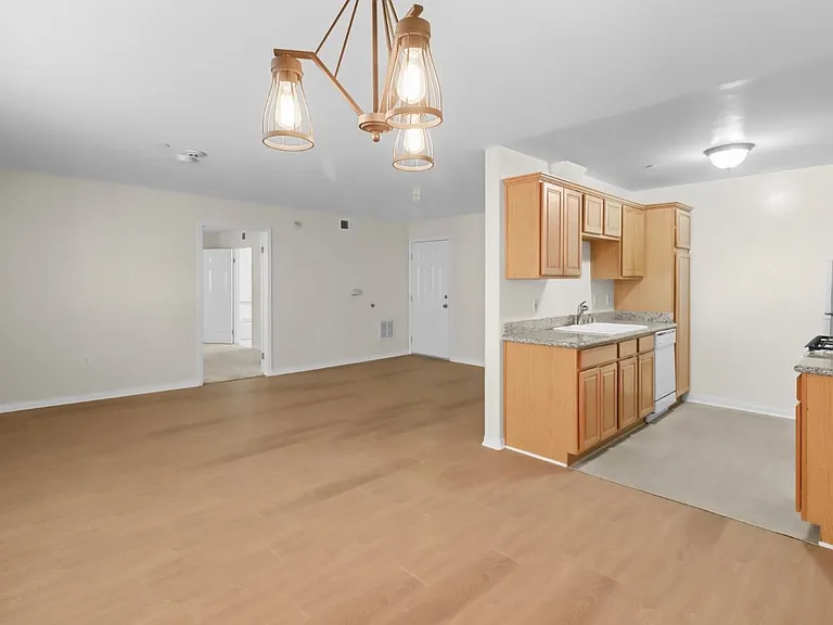 4262 Lindblade Dr #240 — Photo 4