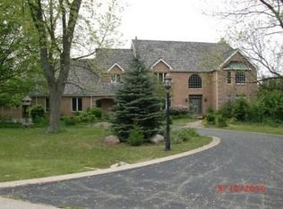 25910 W Hipplers Rd, Barrington, IL 60010