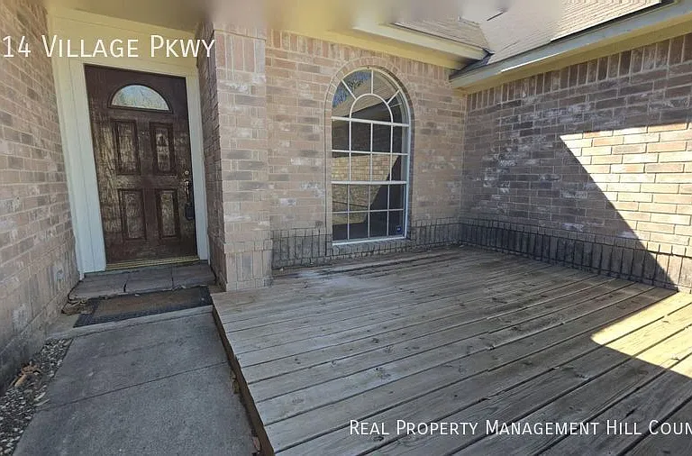 2514 Village Pkwy — Photo 2