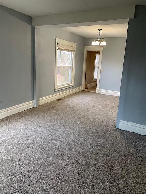 1st image of 718 S Main St