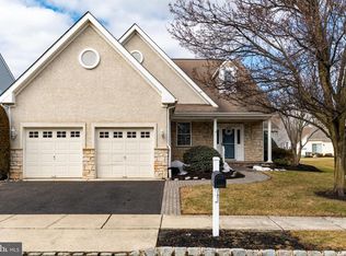 17 Goldenrod Ln, Marlton, NJ 08053