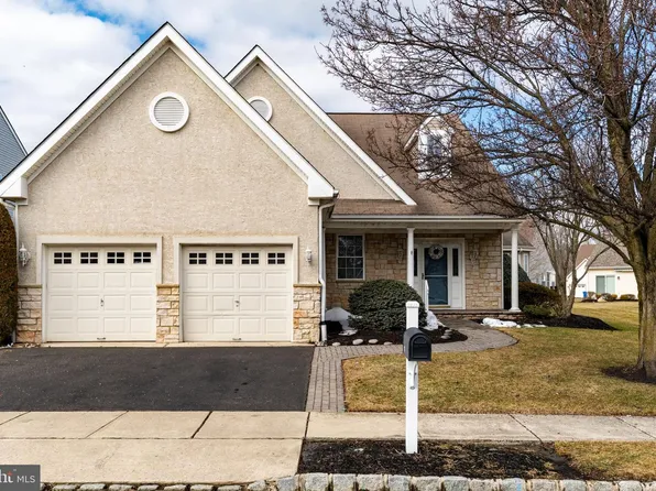 17 Goldenrod Ln, Marlton, NJ 08053